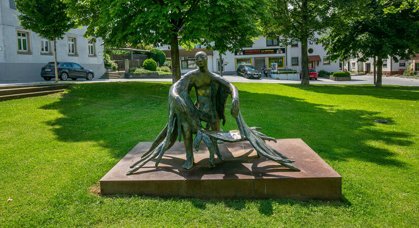 Schutzengel / Skulptur von Herzogin Diane von Württemberg auf dem Schlossplatz